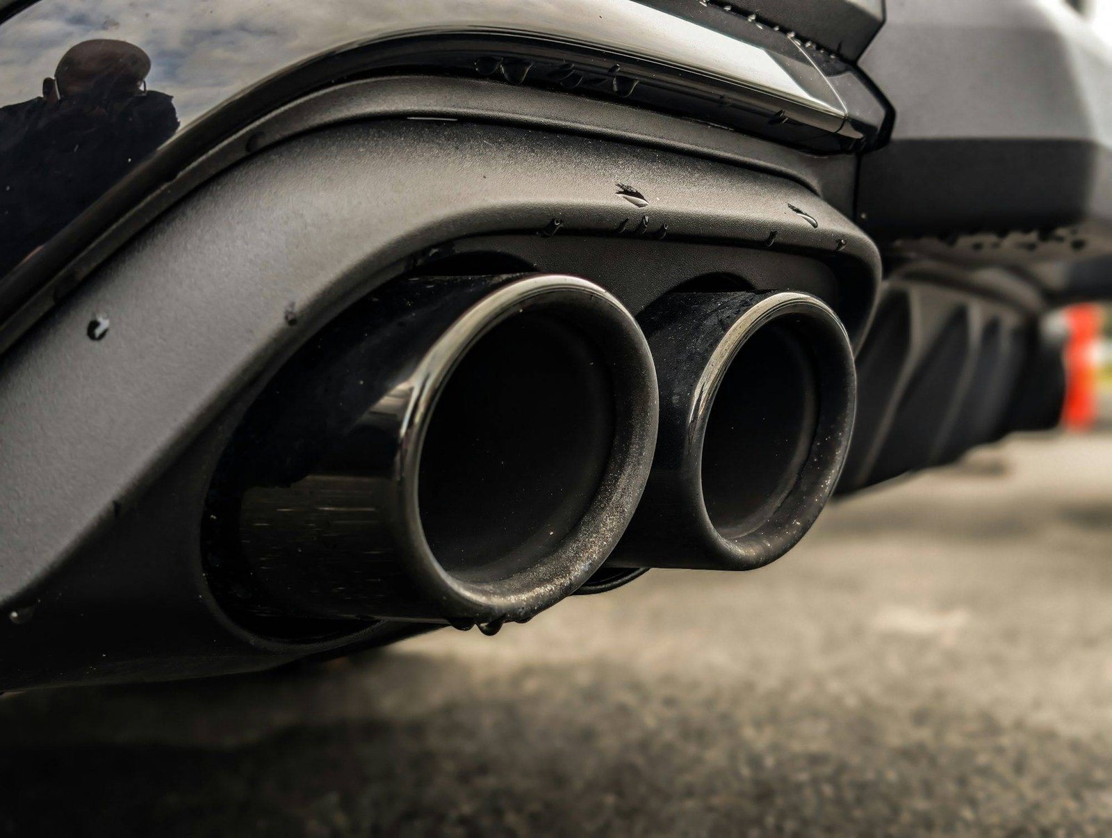 Sorties d'échappement d'une voiture